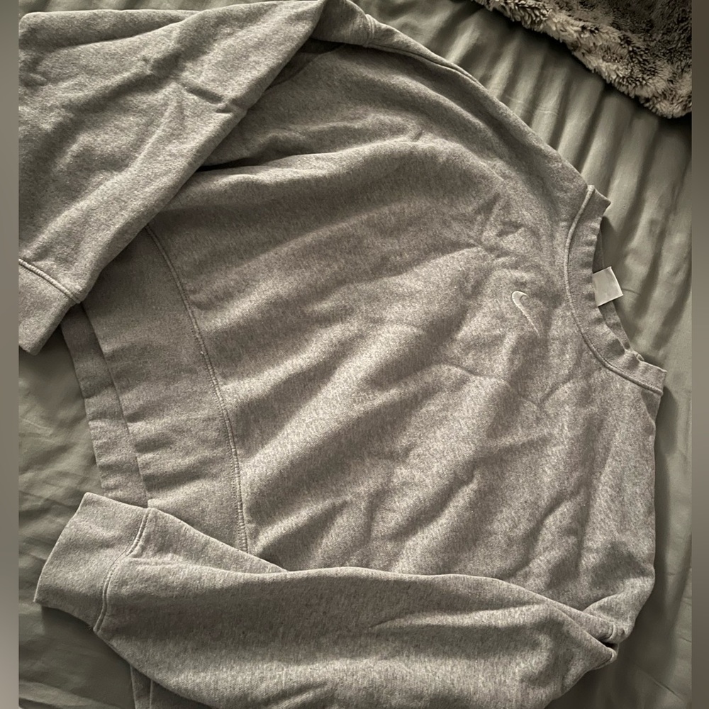 Grey cropped sweatshirt